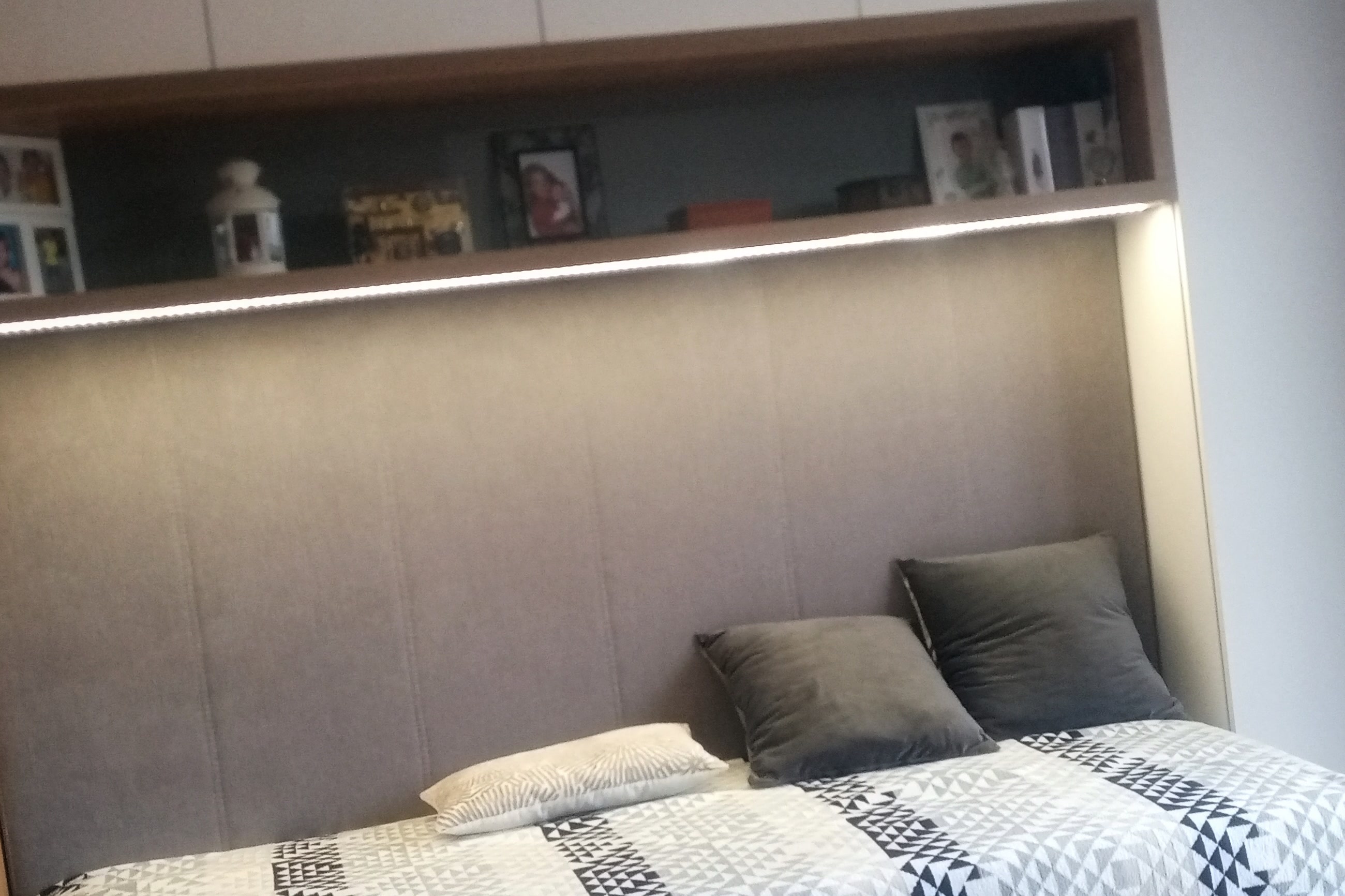 Spálňa s integrovaným úložným riešením - fotografia 3