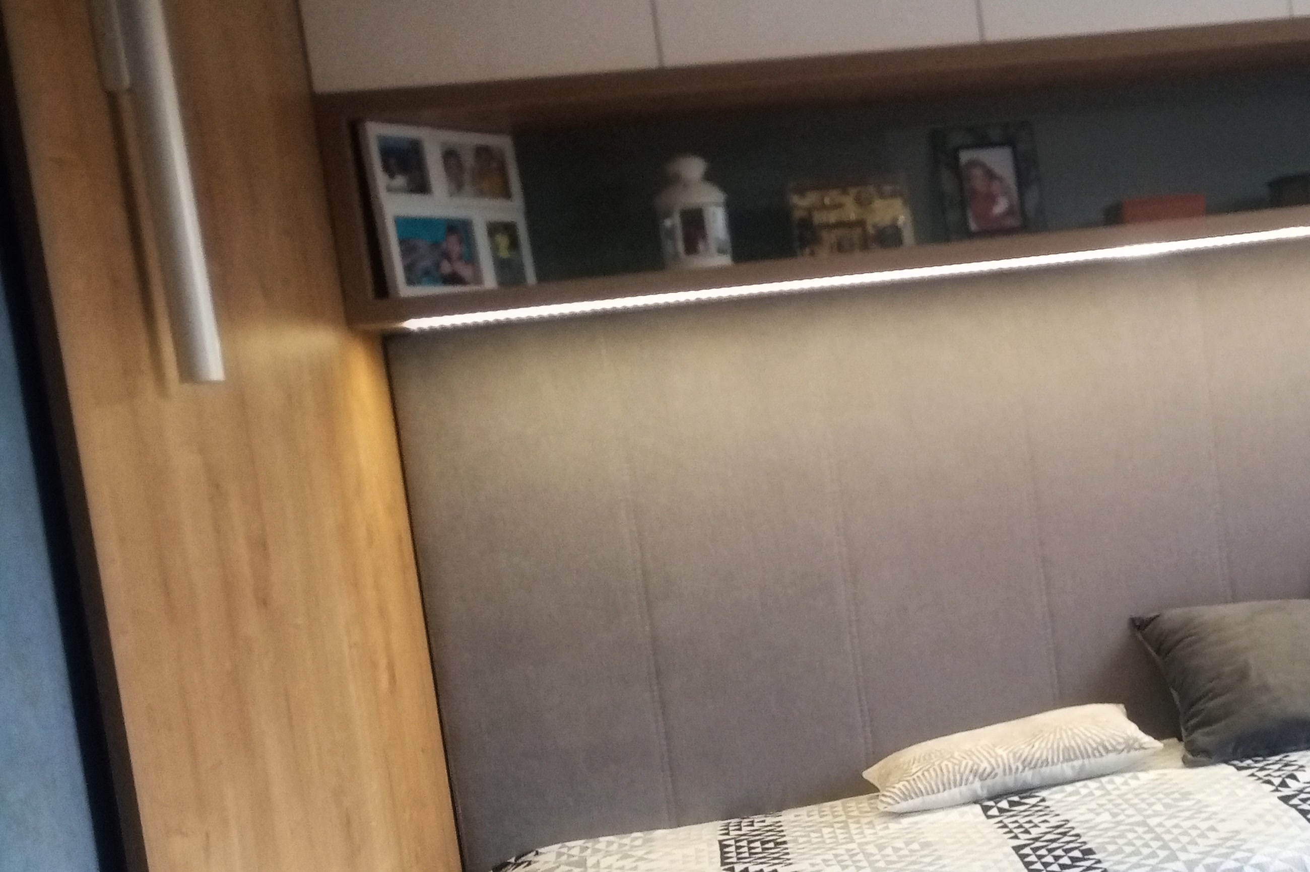 Spálňa s integrovaným úložným riešením - fotografia 2